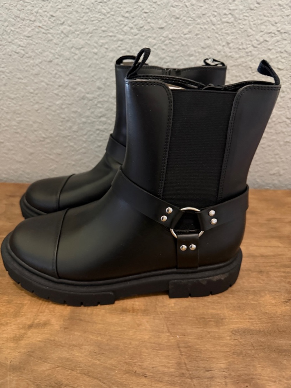 Art Class Black Leather-Look Harness Chelsea Boots size 5